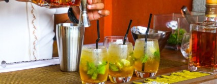 Rețete cocktail: află ce băuturi rapide și spectaculoase poți pregăti de unul singur Rețete cocktail: află ce băuturi rapide și spectaculoase poți pregăti de unul singur