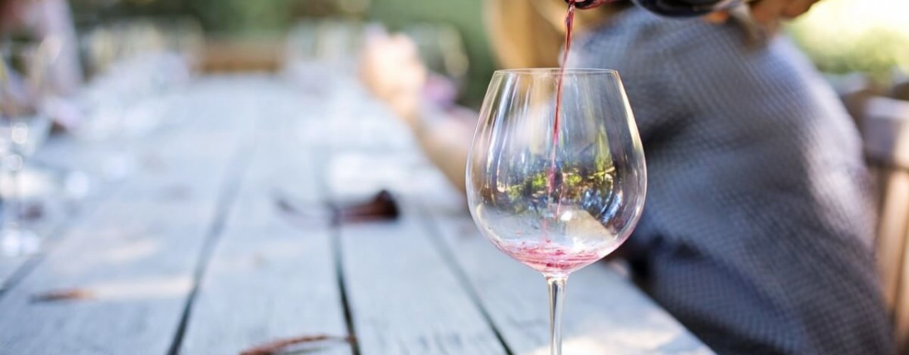 Cunoașteți-vă vinul: Ghidul începătorului pentru cele mai comune tipuri de vinuri