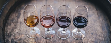 7 tipuri de vin pe care trebuie să le cunoști (chiar dacă ești doar un băutor ocazional) 7 tipuri de vin pe care trebuie să le cunoști (chiar dacă ești doar un băutor ocazional)