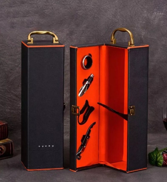 Cutie Deluxe pentru O Sticla de Vin cu 4 Accesorii - Interior Orange - Gift Set - 1