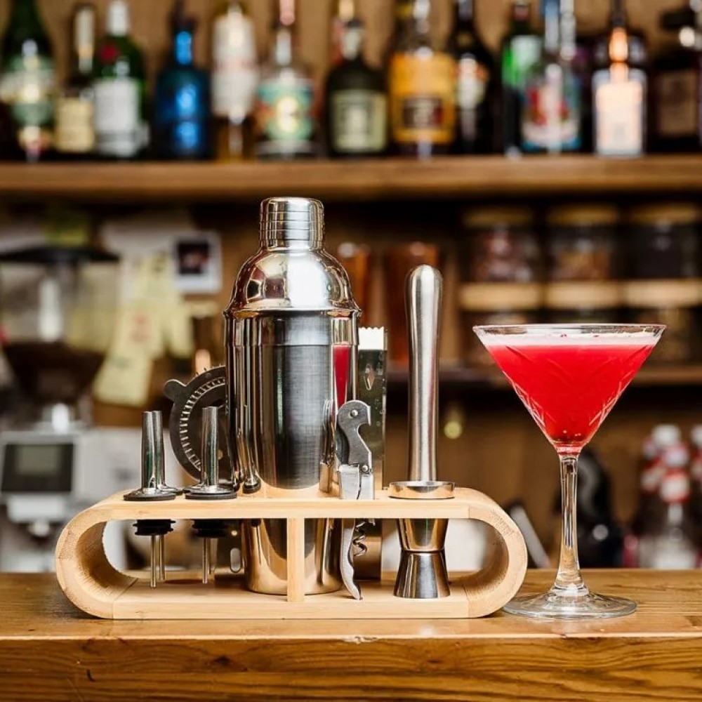 Set cocktail shaker cu 11 accesorii si suport din bambus argintiu Set cocktail shaker cu 11 accesorii si suport din bambus argintiu