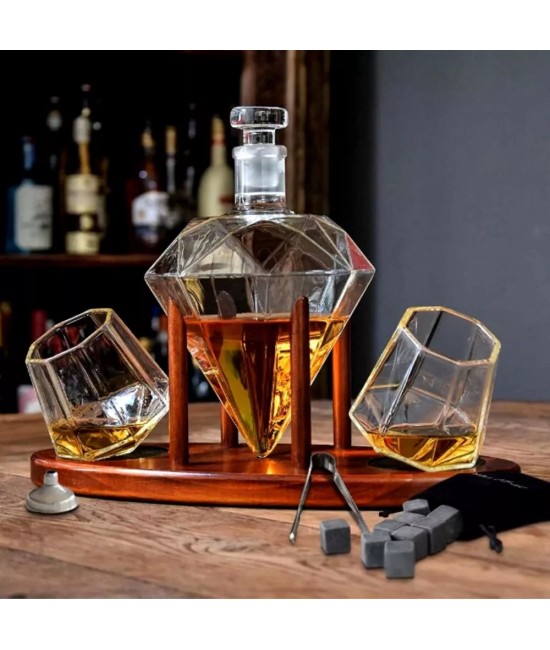 Set decantor in forma de diamant cu 2 pahare si pietre pentru racire 850 ml ALTELE - Set decantor in forma de diamant cu 2 pahare si pietre pentru racire 850 ml