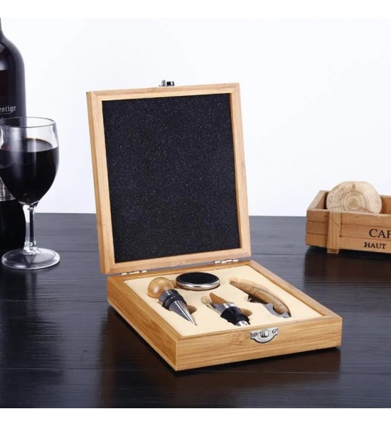 Cutie din lemn cu 4 accesorii pentru vin - 1