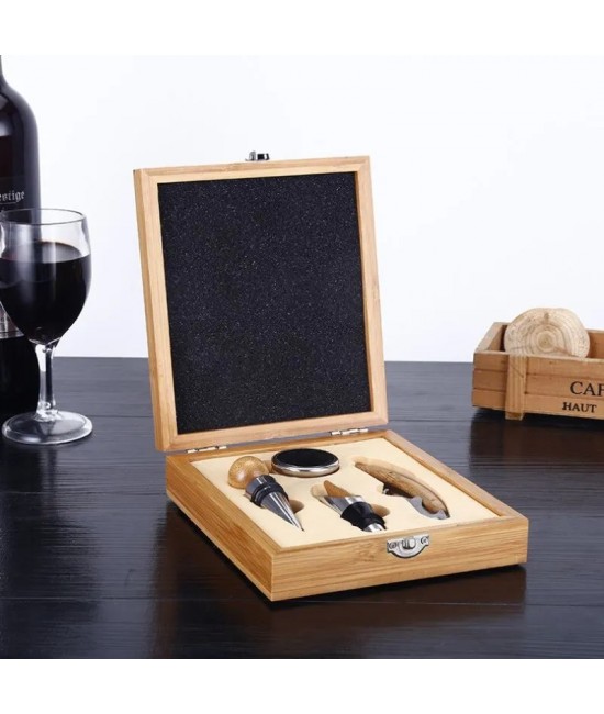UTILE | AMUZANTE - Cutie din lemn cu 4 accesorii pentru vin