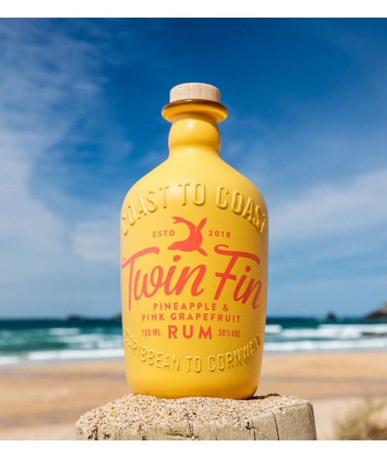 Twin Fin Pink Grapefruit Pineapple Rom 0.7L Twin Fin Pink Grapefruit Pineapple Rom 0.7L